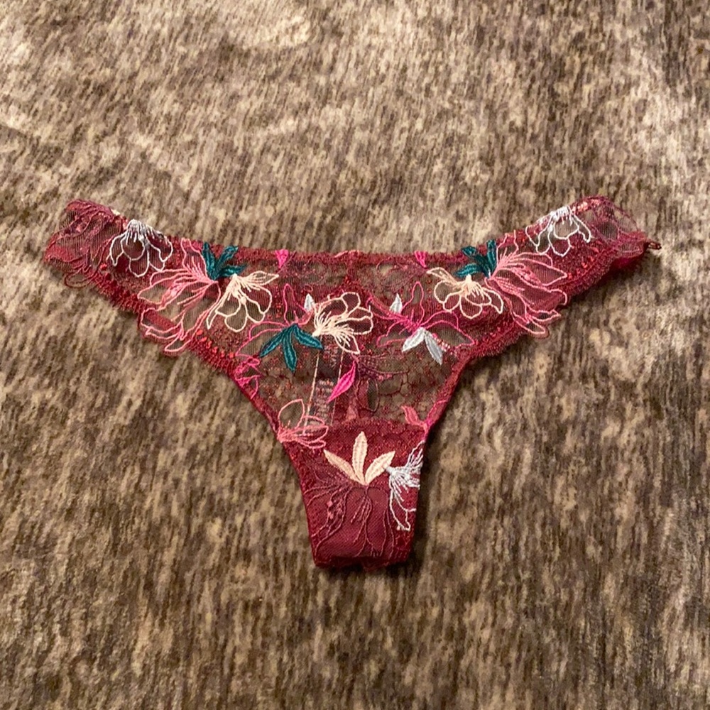 🌹Victoria’s Secret Floral‎ Thong Panty🌹